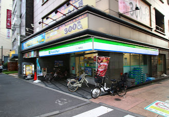 コンビニ　ファミリーマート 三ノ輪橋店（コンビニ）まで452m
