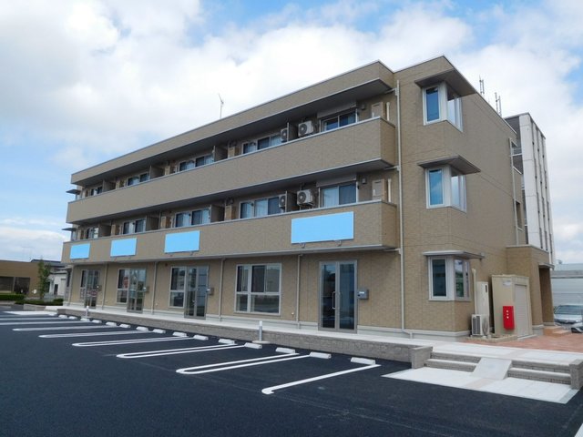 建物外観　南向きで日当たり良好　インターネット無料