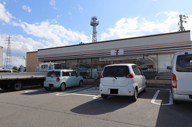 コンビニ　セブンイレブン（コンビニ）まで500m