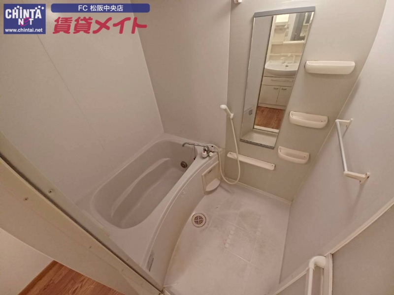 バス・シャワールーム　同物件別室反転写真