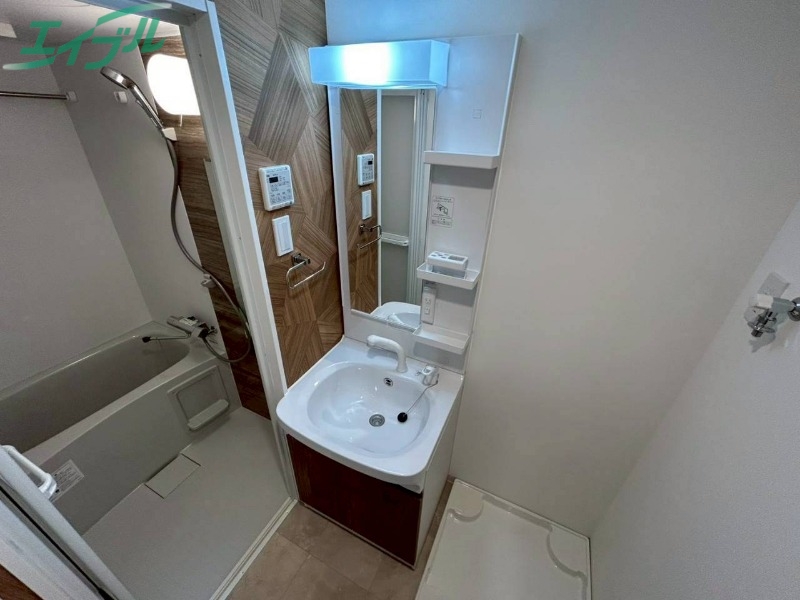 洗面設備　同型参考写真