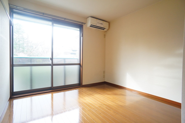 居室・リビング　南西向きの暖かな日差しが入るお部屋です！