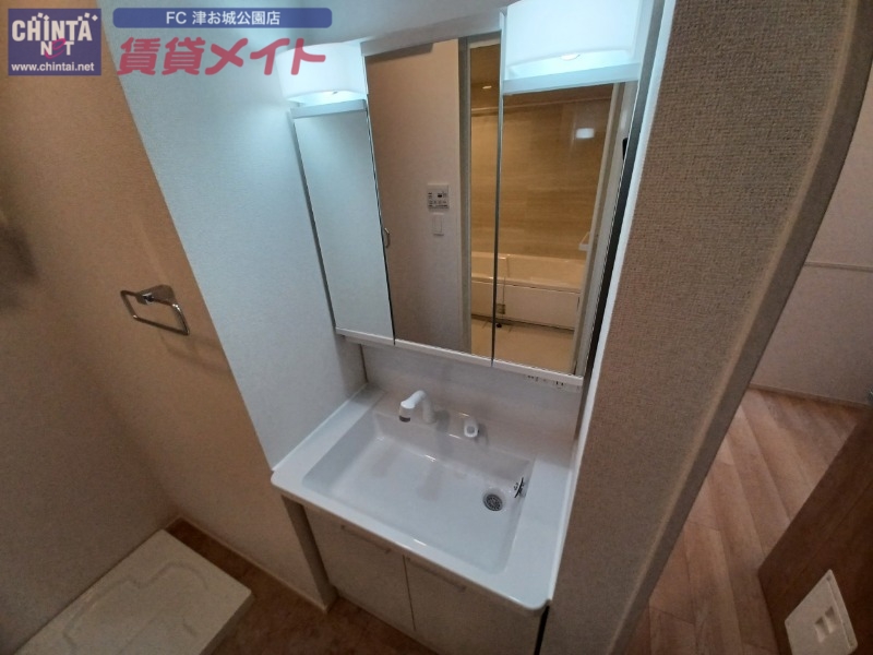 洗面設備　同型部屋写真です。