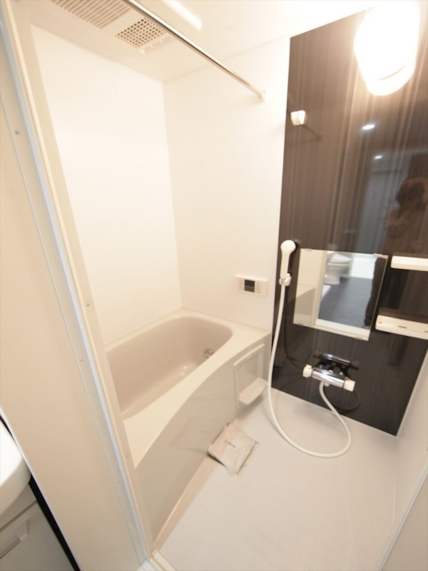 バス・シャワールーム　浴室暖房乾燥機付　追い焚き・オートバス機能付お風呂