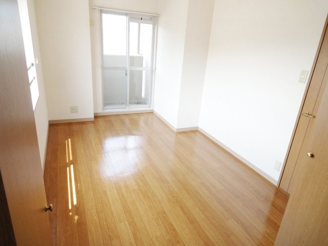 居室・リビング　同物件別号室