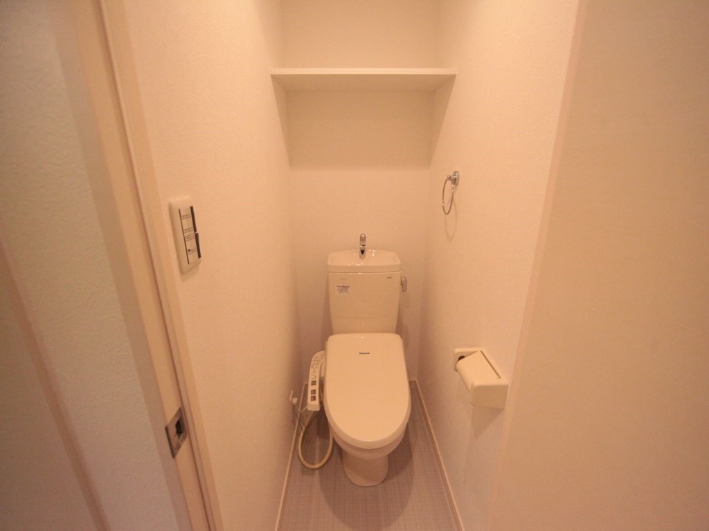 トイレ　温水洗浄暖房便座付トイレ