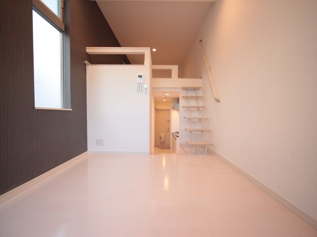 居室・リビング　洋室6帖　上階ロフト5.8帖（収納でも部屋でも使えます）