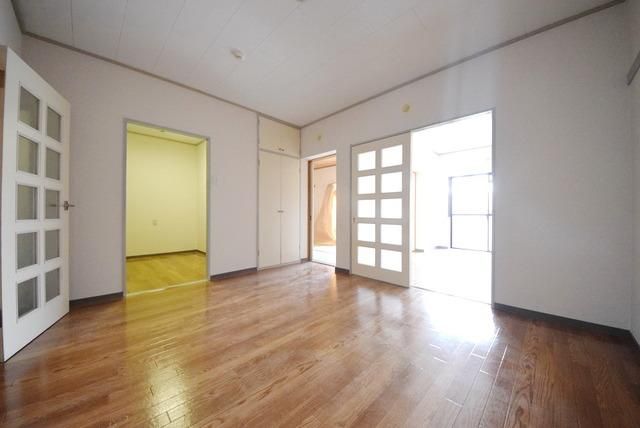 居室・リビング　室内