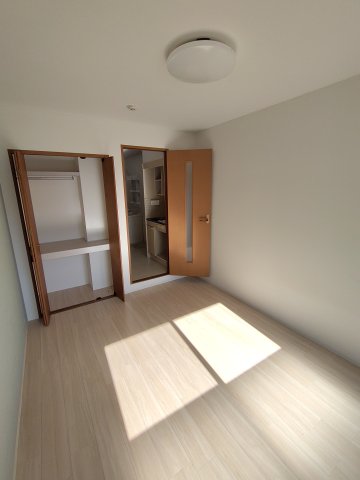 居室・リビング　同建物内別部屋の写真です。