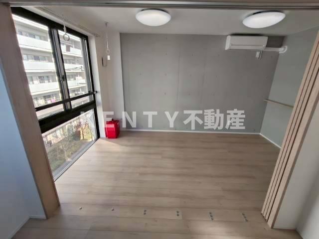 居室・リビング　こちらの居間で趣味の時間をお楽しみください