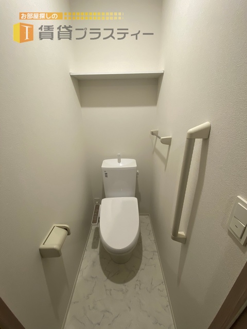 トイレ　ウォシュレット完備。