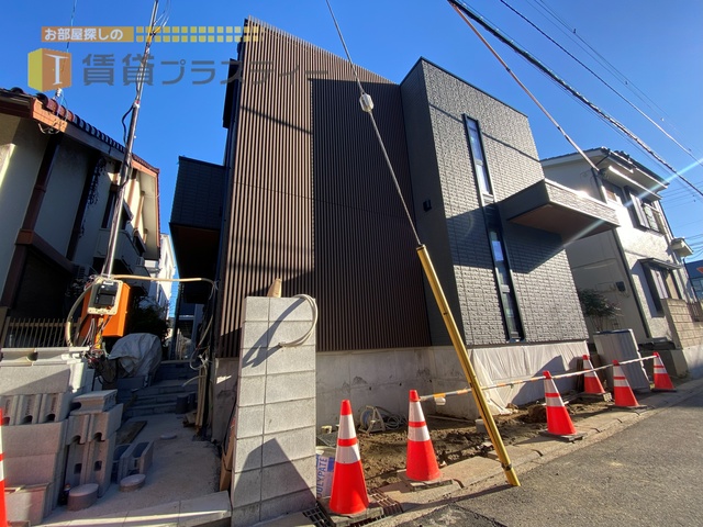 建物外観　閑静な住宅街にスタイリッシュな新築鳴り響く。