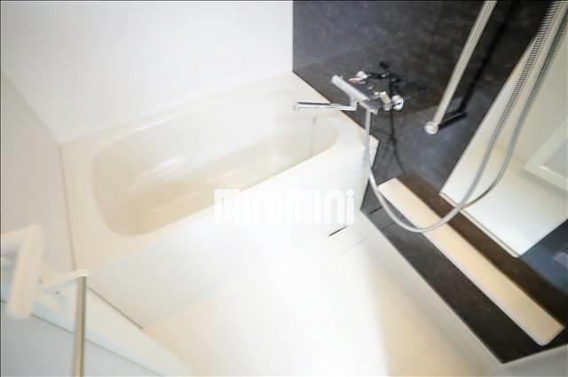 バス・シャワールーム　浴室乾燥付き。