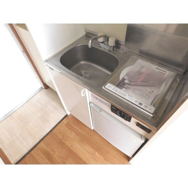 キッチン　※写真は同じマンションの別部屋のものになります。