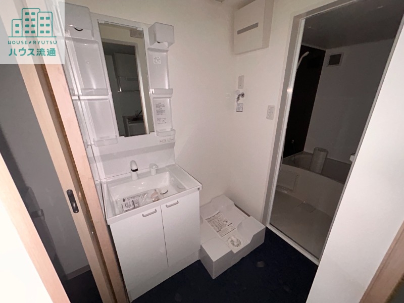 洗面設備　※写真は別号室です。