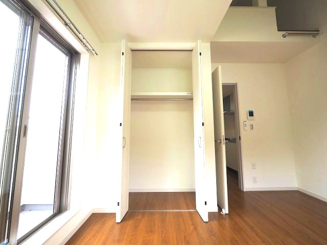 収納　丈の長いお召し物もかけられるクローゼット付