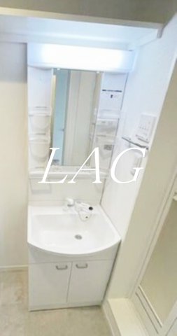 洗面設備　独立洗面台になります。