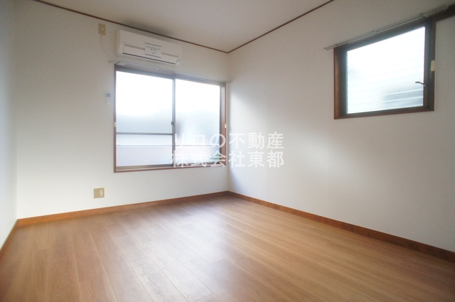 居室・リビング　明るい南向きの三面採光☆