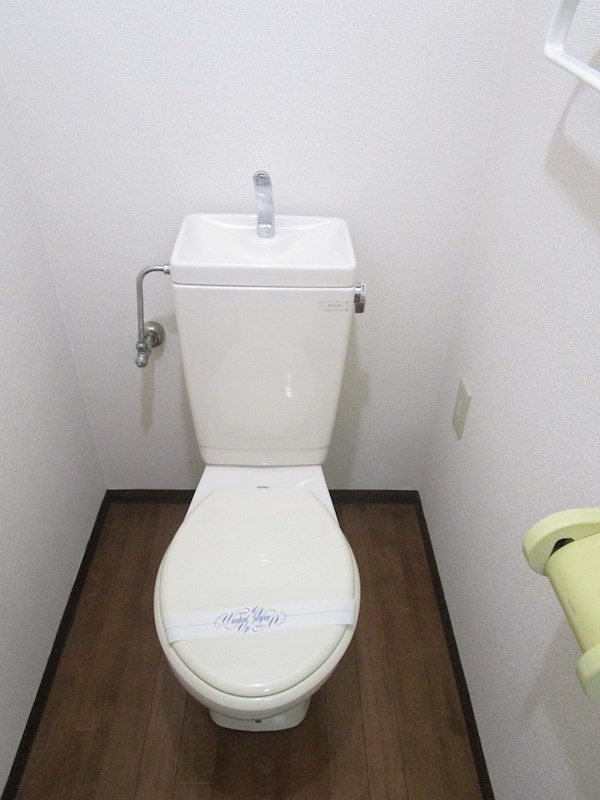 トイレ　※別のお部屋のお写真です。御参考までに。