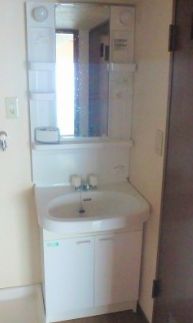 洗面設備　独立洗面台あり、毎朝おしゃれに忙しい女性の方におすすめです