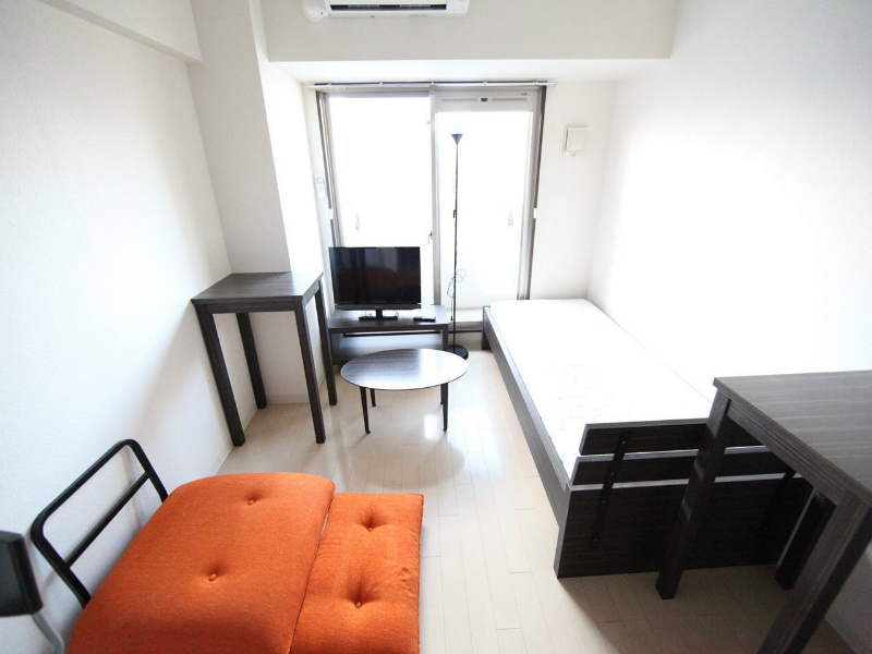 居室・リビング　洋室8.5帖　家具家電設置時イメージ