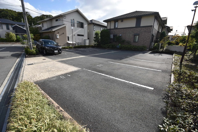 駐車場　駐車場