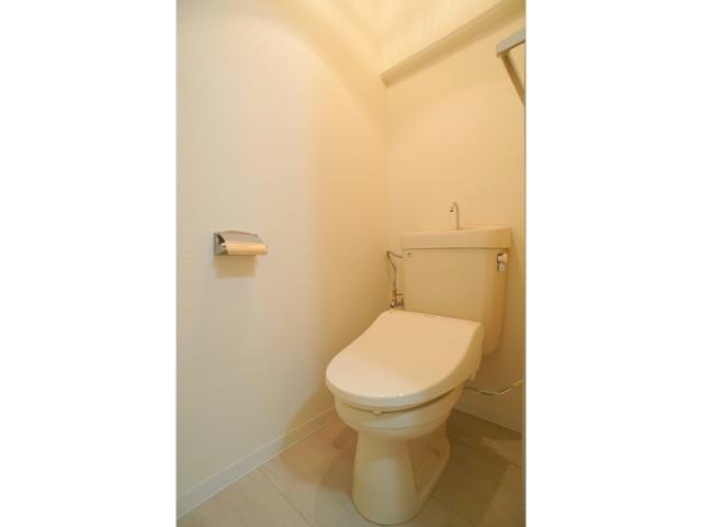 トイレ　温水洗浄便座