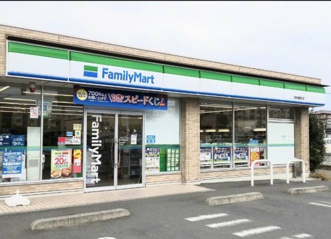 コンビニ　ファミリーマート（コンビニ）まで1581m