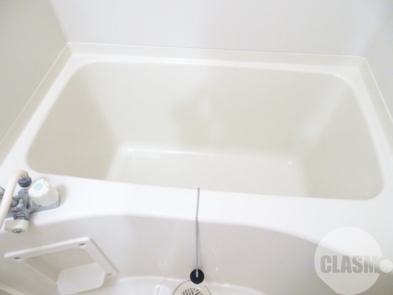 バス・シャワールーム　キレイにリフォームされています♪