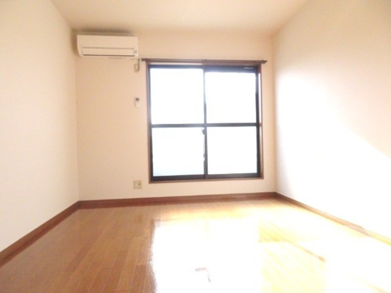 居室・リビング　明るいお部屋です♪