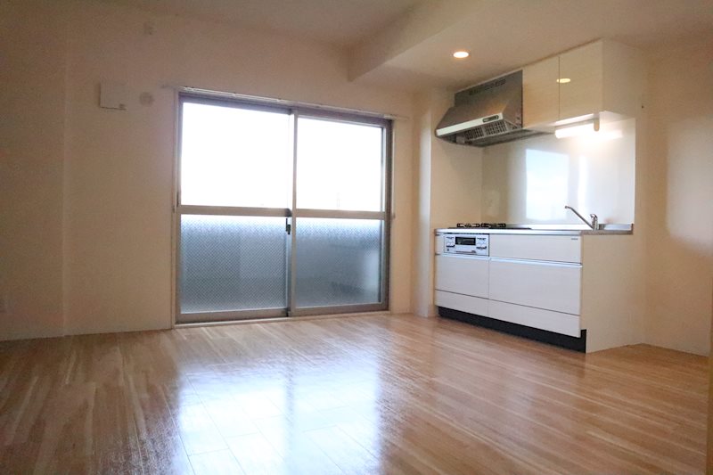 居室・リビング　木目調のナチュラルテイストの室内カラー