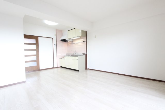 居室・リビング　※別の号室の参考写真になります。