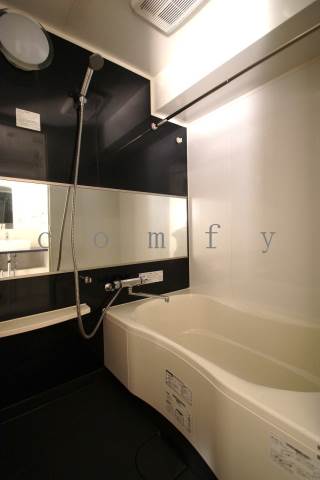 バス・シャワールーム　浴室乾燥機付きバスルーム