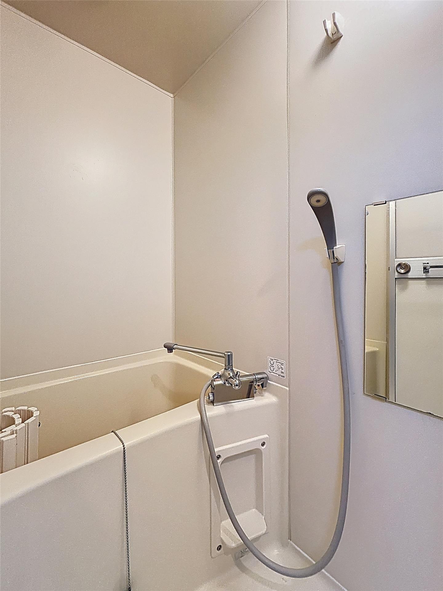 バス・シャワールーム　同タイプ別室の写真です。実際の仕様と異なる場合がございます。