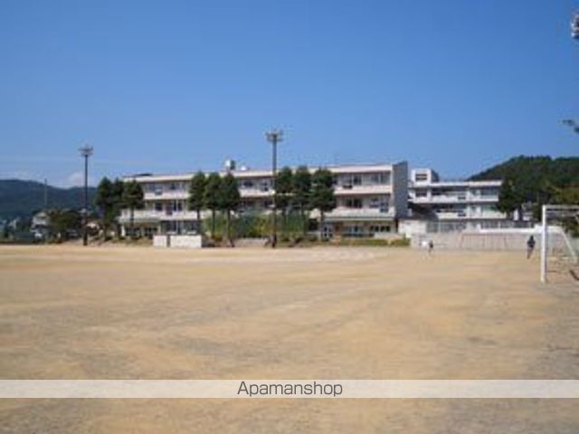 小学校　松本市小学校本郷小学校（小学校）まで235m