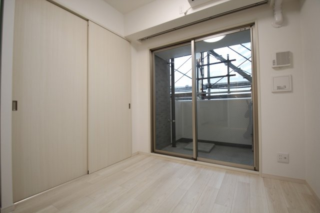 居室・リビング　同物件別号室のものです。