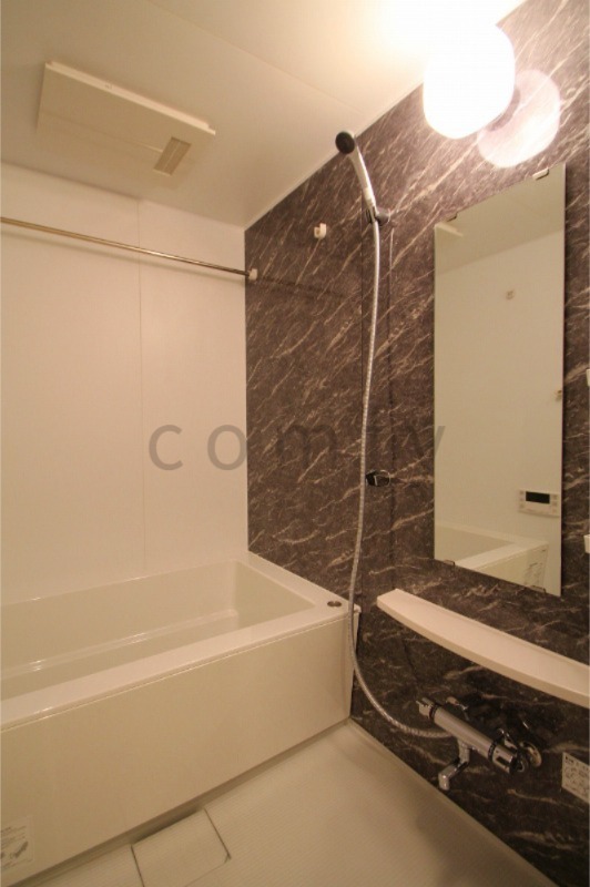 バス・シャワールーム　バスルーム