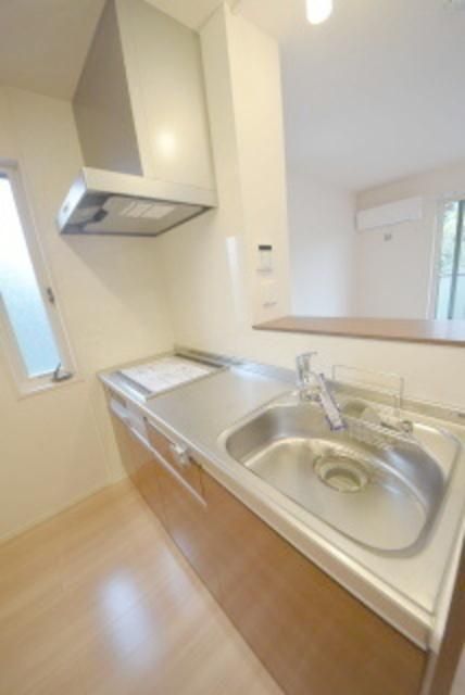 キッチン　★おしゃれなカウンターキッチン！調理スペースも確保★