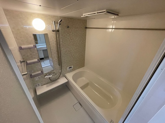 バス・シャワールーム　※別部屋の写真です