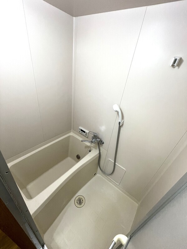 バス・シャワールーム　別部屋の参考写真です。