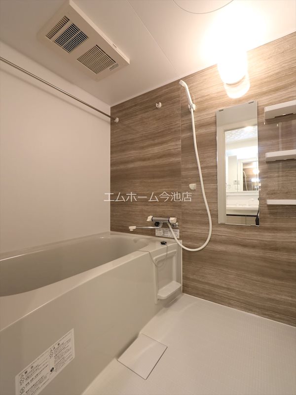 バス・シャワールーム　浴室暖房乾燥機能付バス