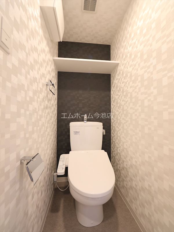 トイレ　温水洗浄便座付トイレ