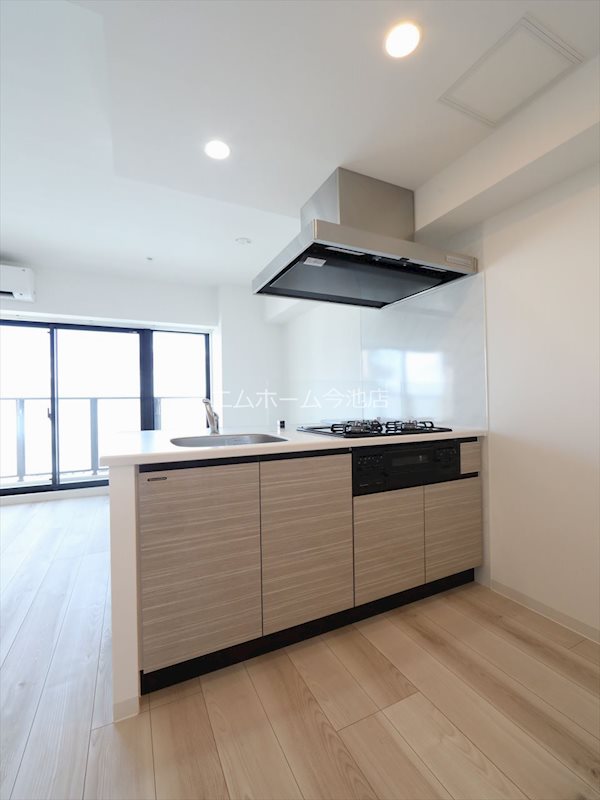 キッチン　システムキッチン（ガス3口グリル付）カウンターキッチン