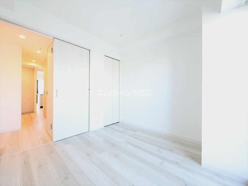 その他部屋・スペース　洋室6.0帖　エアコン付き　収納充実しています