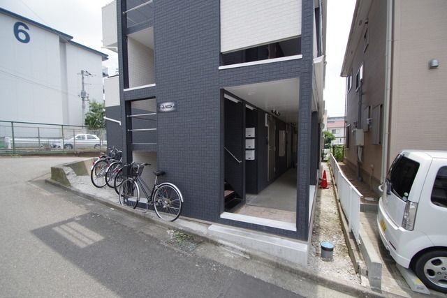 エントランス　★愛甲石田駅まで徒歩１０分★