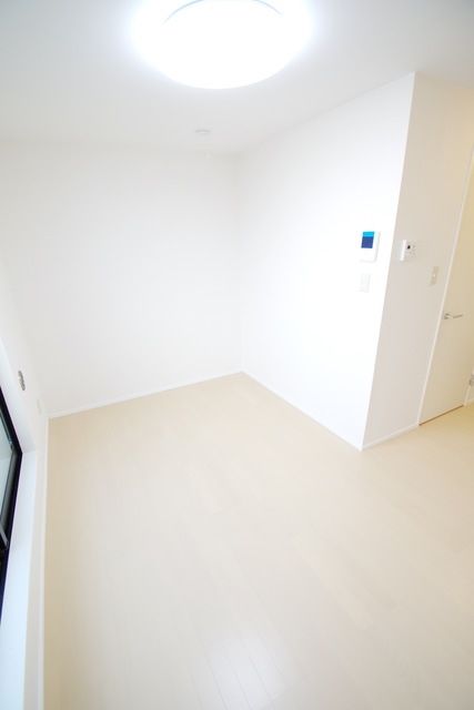 その他部屋・スペース　☆きれいなフローリングの居室☆