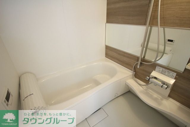 バス・シャワールーム　なんと足を延ばせて入れるバスルーム