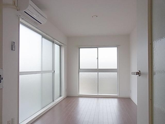 居室・リビング　★明るい室内・2面採光★