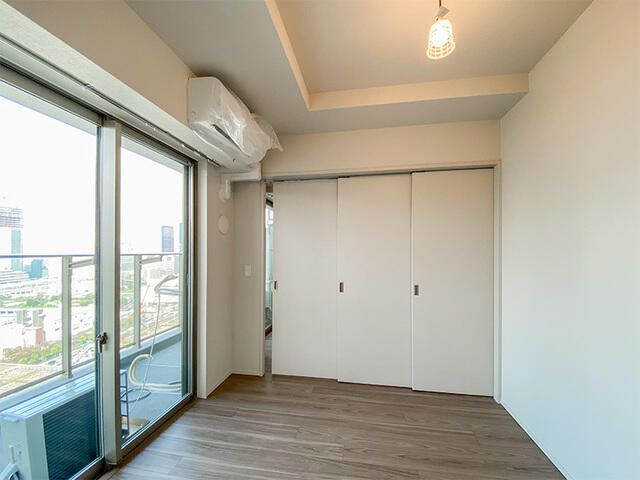 その他部屋・スペース　開放的な寝室です