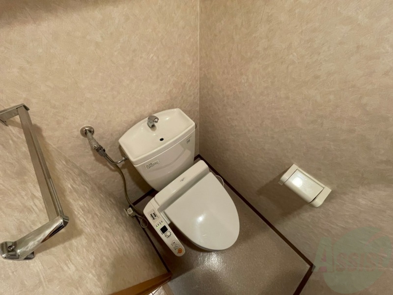 トイレ　シャワートイレになっているので快適です！